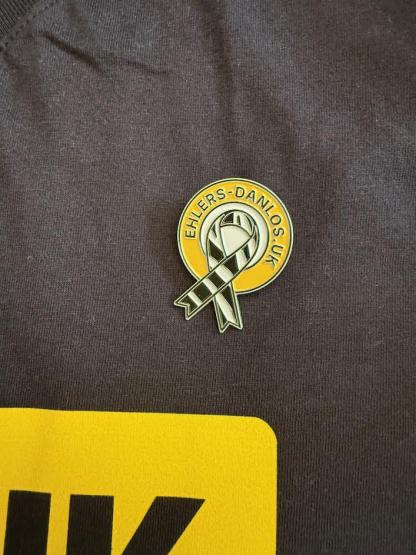 Pin badges - Image 4